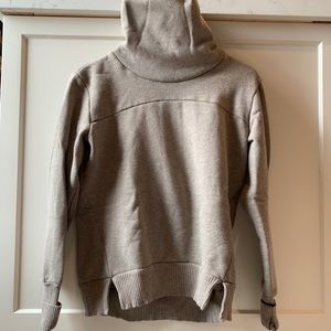 Alo Yoga Turtleneck Sweatshirt